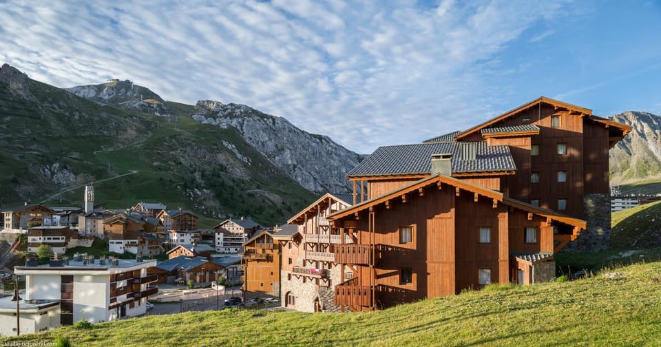 Property building, Natural landscape, Mountain view