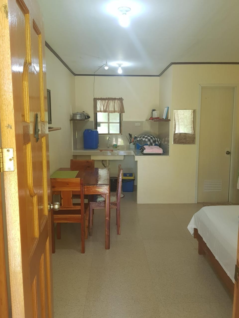 Bed, Kitchen or kitchenette, Photo of the whole room, Dining area, Bedroom