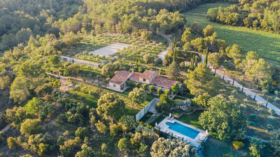 Property building, Bird's eye view, Swimming pool