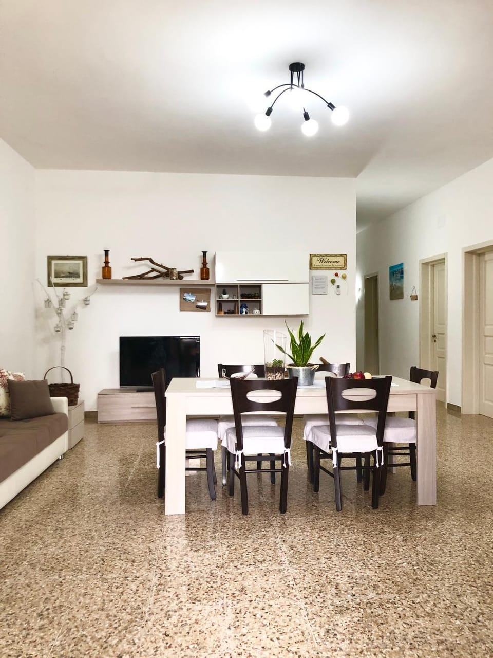 Living room, Seating area, Dining area