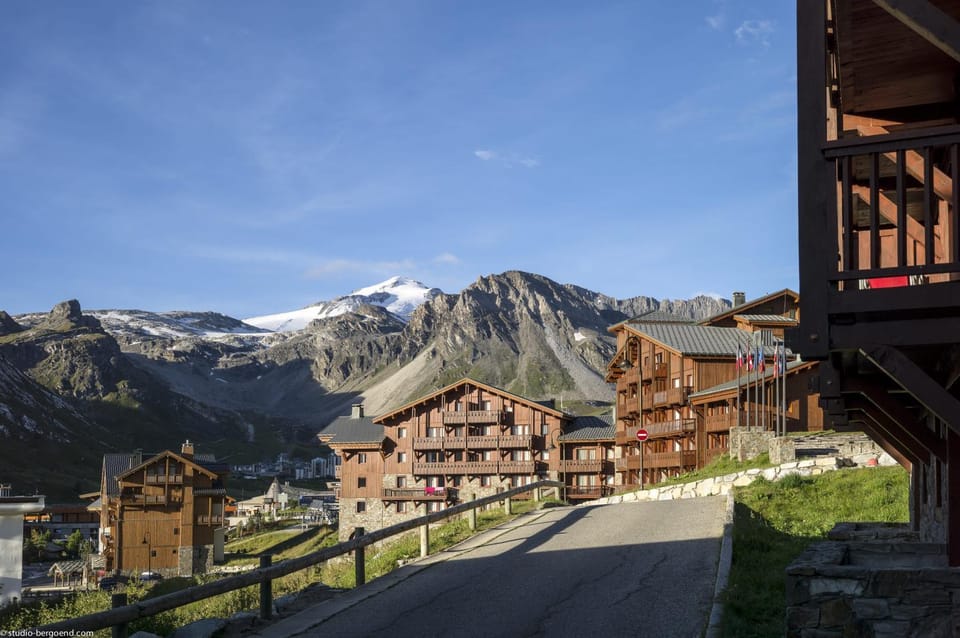 Property building, Day, Natural landscape, Mountain view