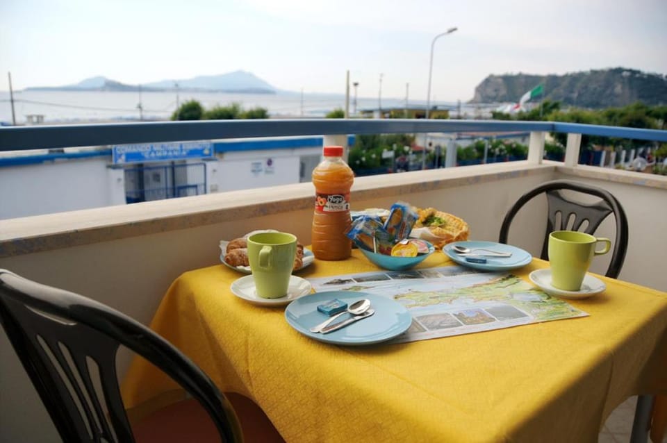 Day, Balcony/Terrace, Food