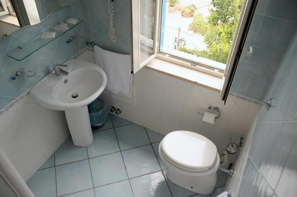 Day, Bathroom