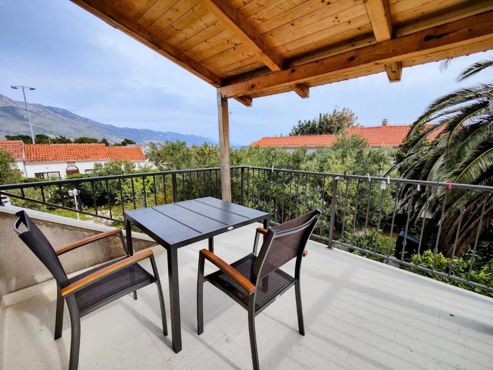 View (from property/room), Balcony/Terrace, Mountain view
