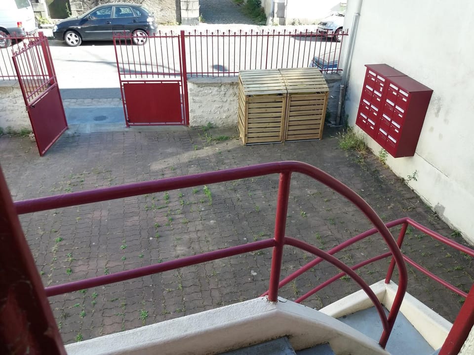 Facade/entrance, View (from property/room), acessibility