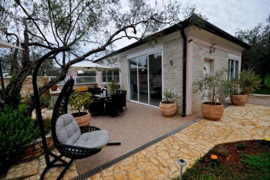 Property building, BBQ facilities, Garden, Balcony/Terrace, Seating area