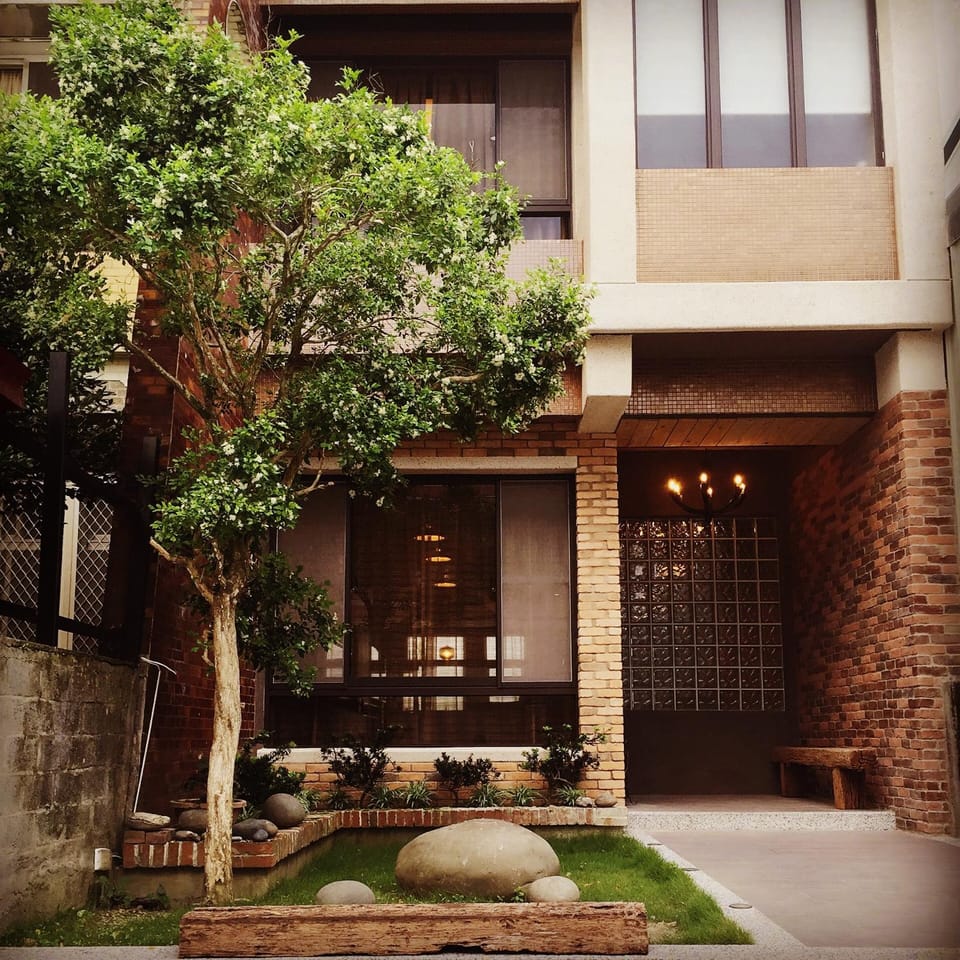 Property building, Facade/entrance, Garden