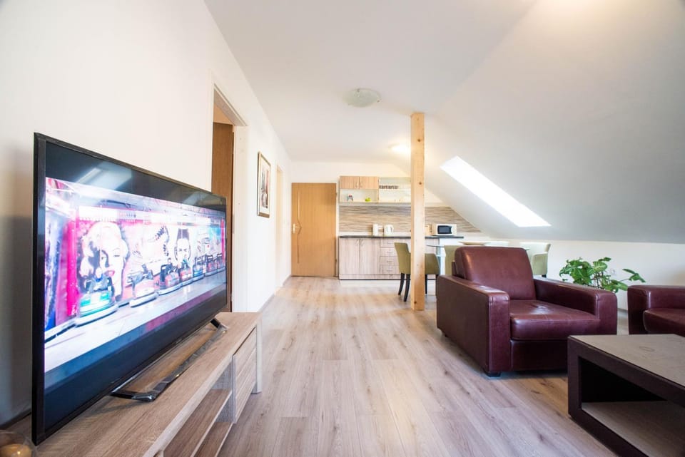 Staff, Fishing, Garden, Table tennis, Beach, Cycling, Pets, City view, Garden view, River view, Family