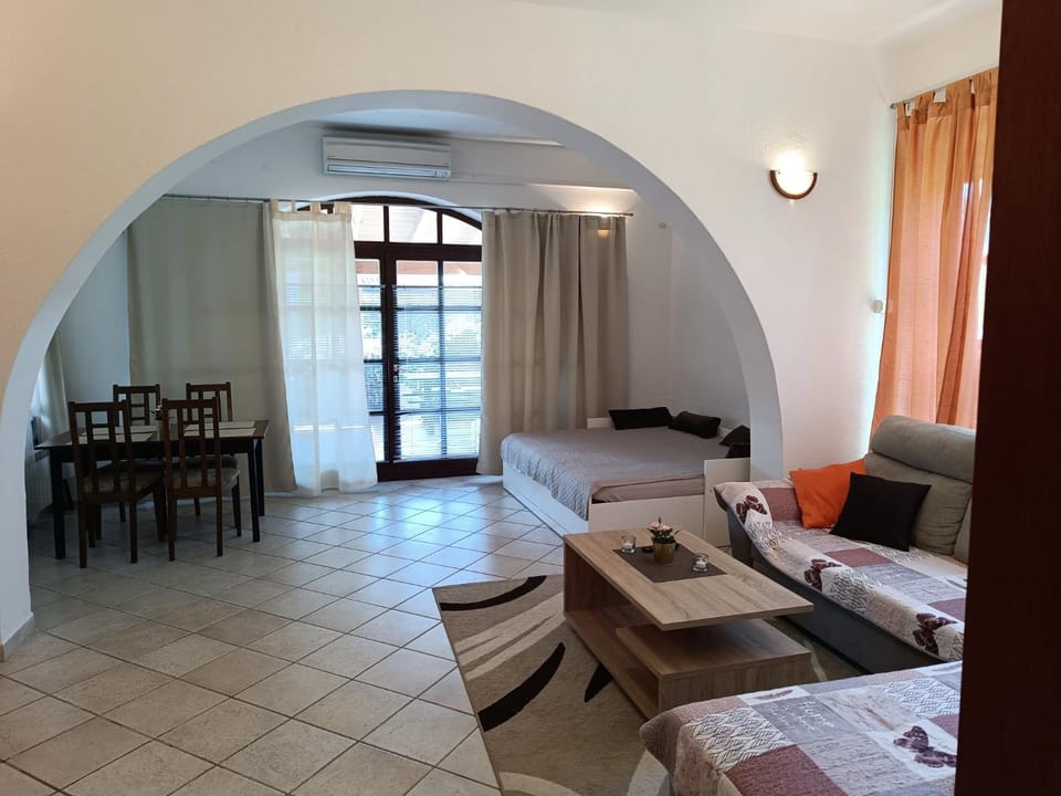 Bed, Living room
