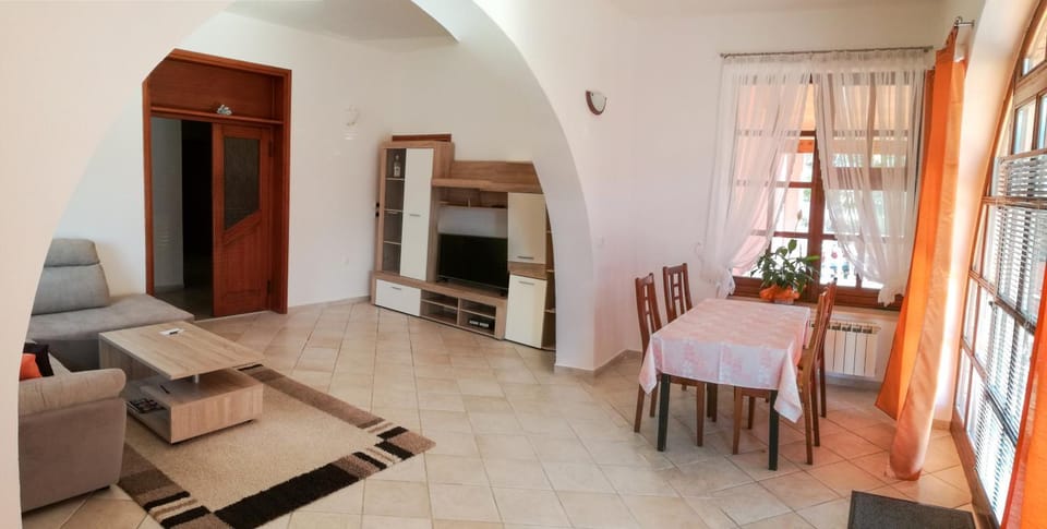 TV and multimedia, Living room, Dining area