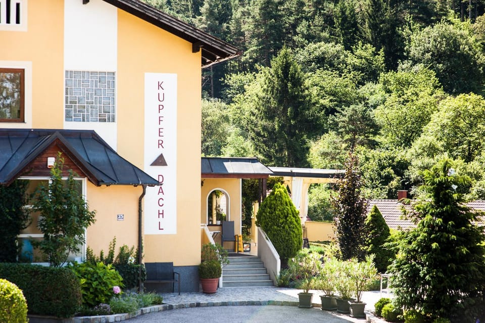 Restaurant/places to eat, Facade/entrance, Day, Garden, Balcony/Terrace, Logo/Certificate/Sign, Autumn, On site, Garden view