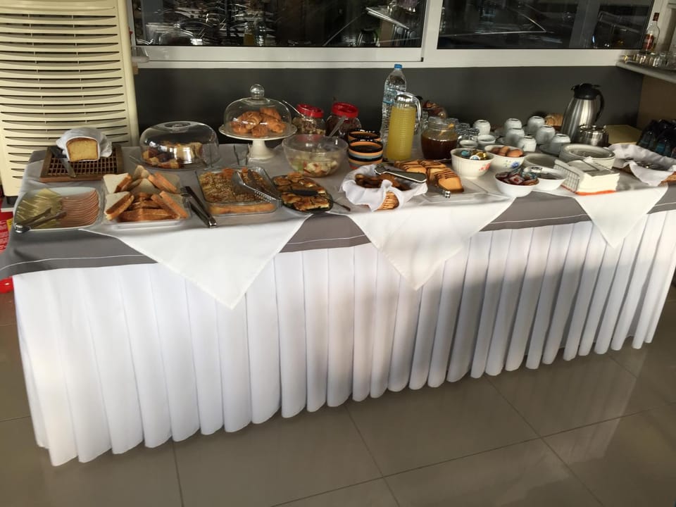 Breakfast, Buffet breakfast