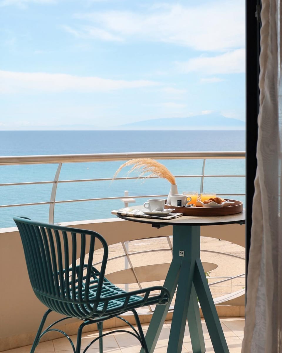 Day, Natural landscape, Balcony/Terrace, Beach, Sea view