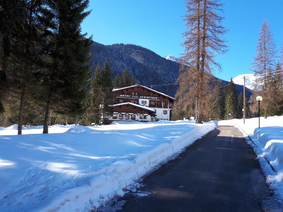 Property building, Facade/entrance, Winter, Garden, View (from property/room), Other, Floor plan, Garden view, Landmark view, Mountain view, Street view, Area and facilities