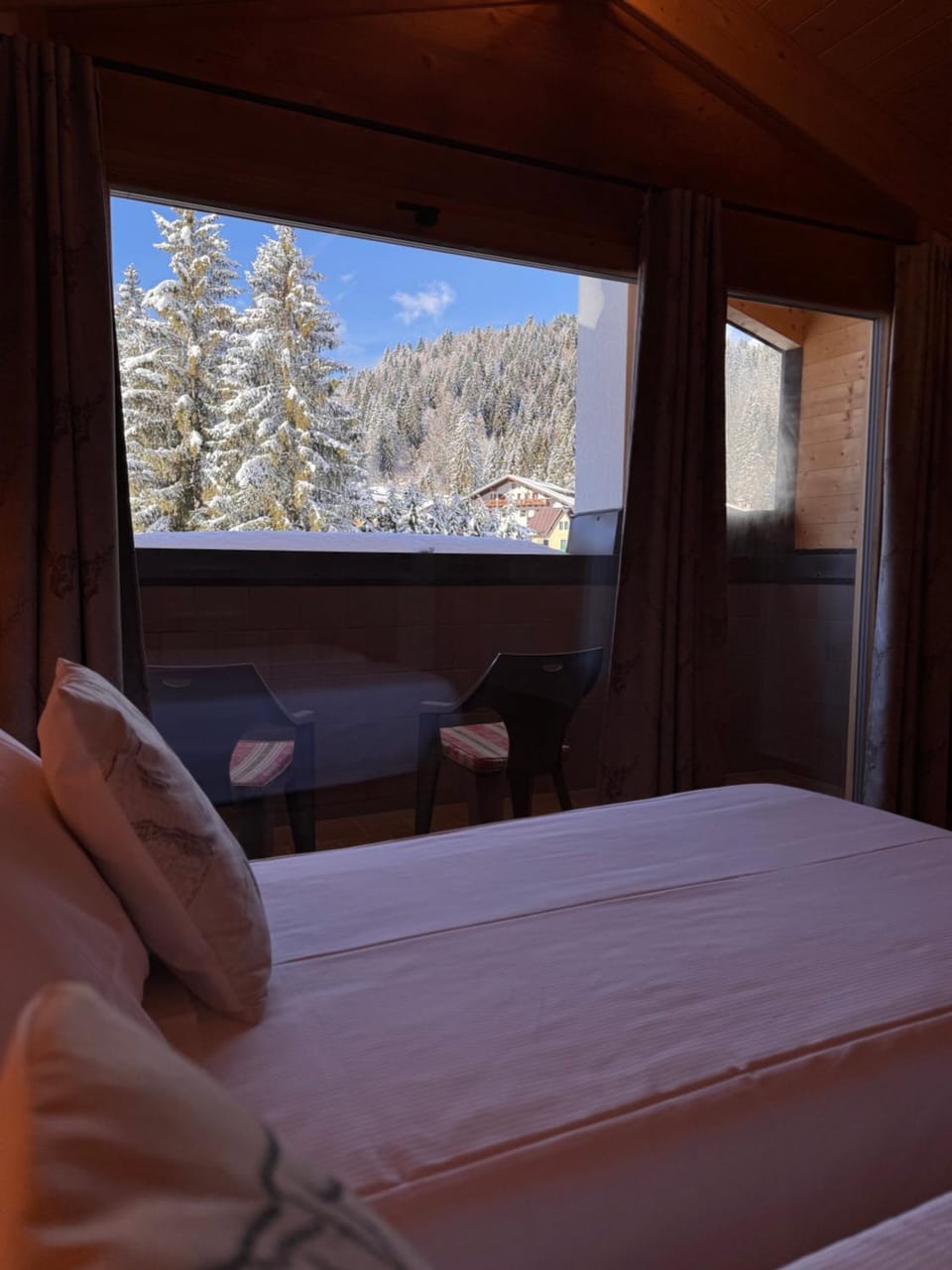 Bed, Winter, Photo of the whole room, Bedroom, Mountain view