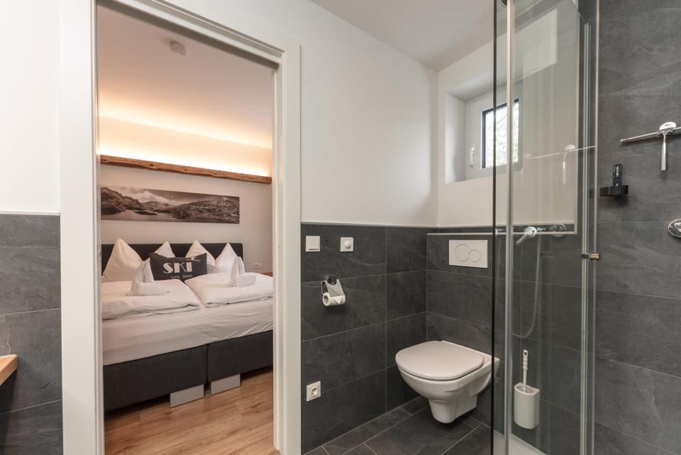Shower, Toilet, Bed, Bathroom, Bedroom