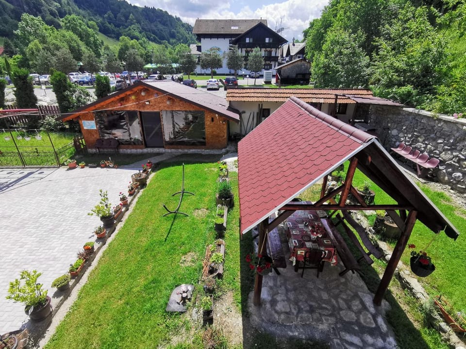 Patio, BBQ facilities, Inner courtyard view