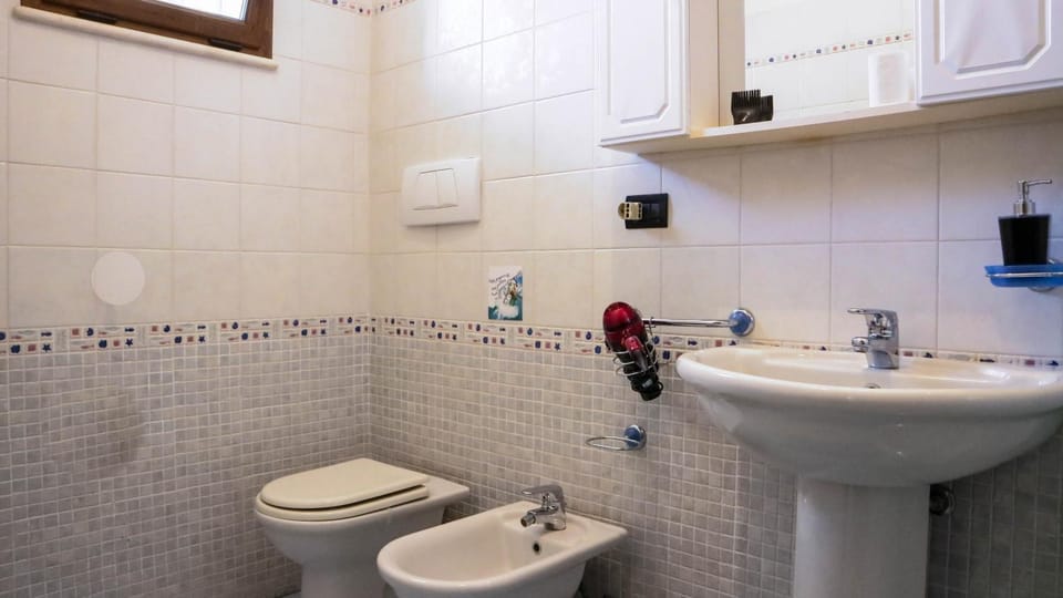 Toilet, Bathroom, Bedroom, bidet, towels
