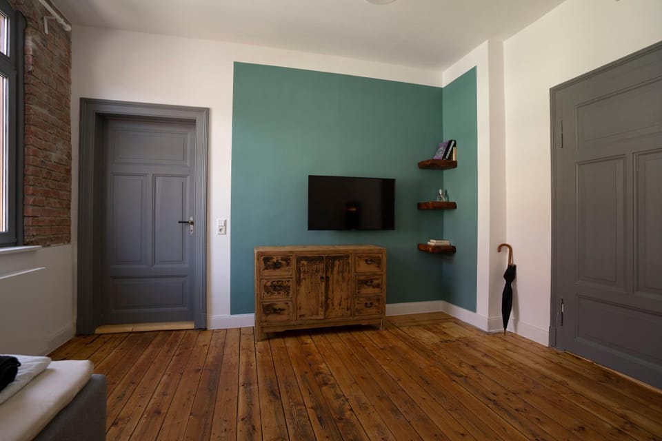 Communal lounge/ TV room, TV and multimedia, Living room