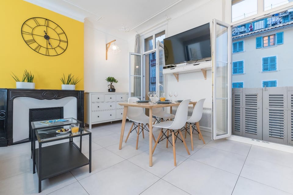 TV and multimedia, Living room, Decorative detail, Dining area