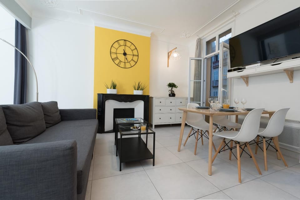TV and multimedia, Living room, Decorative detail, Dining area
