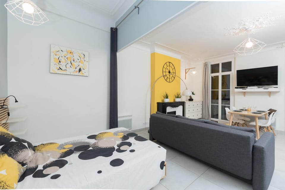 TV and multimedia, Living room, Decorative detail, Dining area, Bedroom