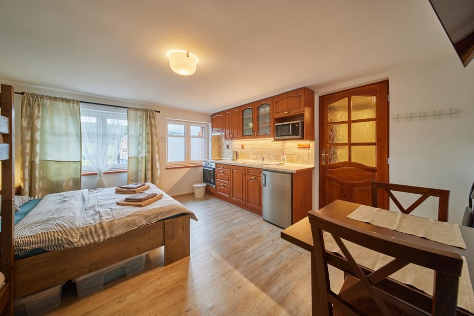 Bed, Kitchen or kitchenette, Photo of the whole room, Seating area, Bedroom, towels