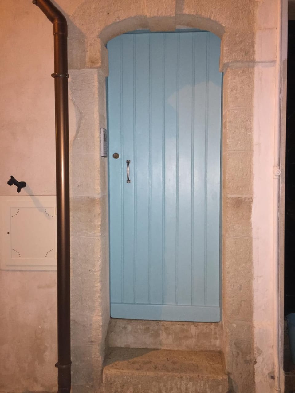 Facade/entrance, Night, Street view