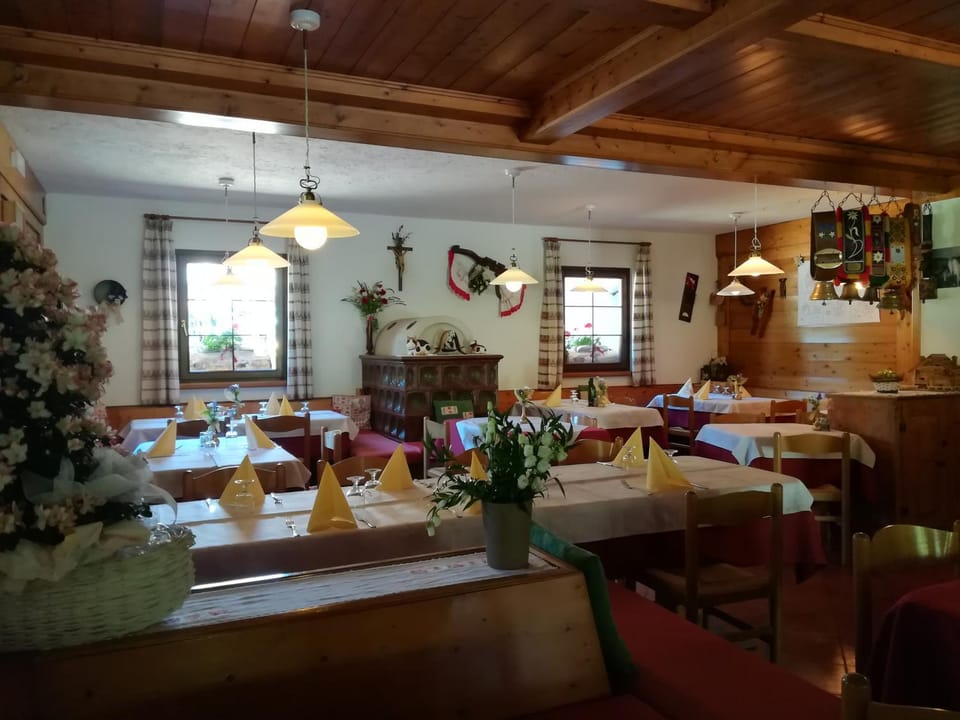 Restaurant/places to eat, Dining area