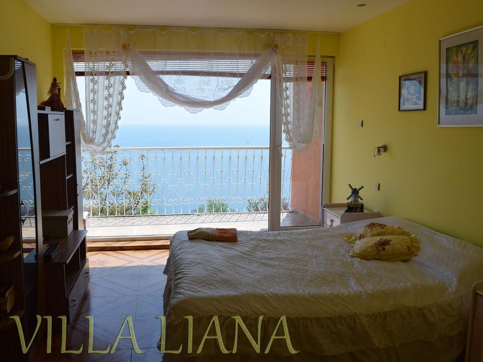 Bed, Photo of the whole room, Sea view