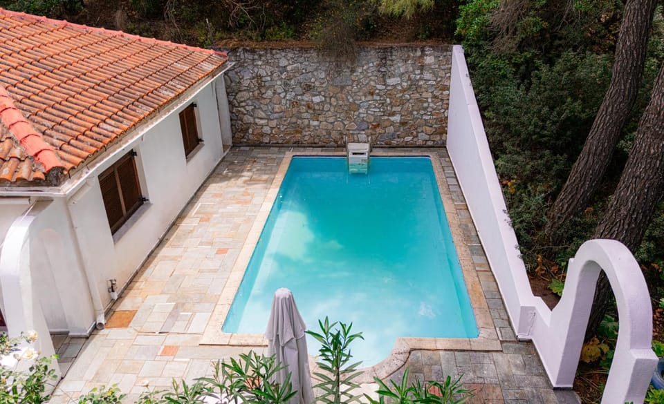 Property building, Day, Pool view, Swimming pool