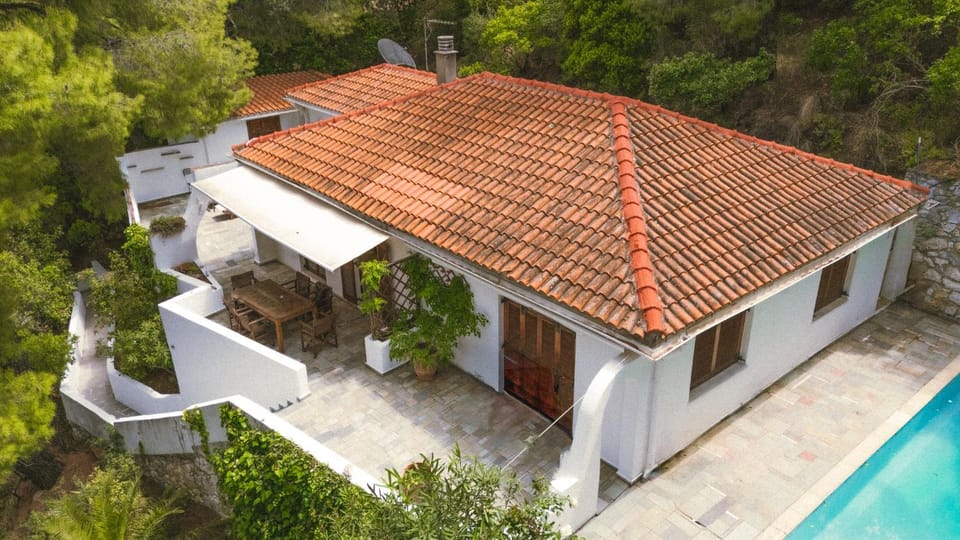 Property building, Day, Swimming pool