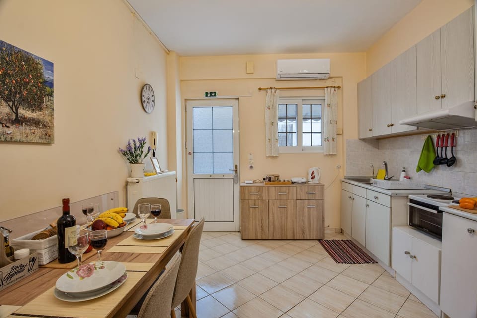 Facade/entrance, Dining area, Communal kitchen, kitchen, Internal: Not applicable to any particular room