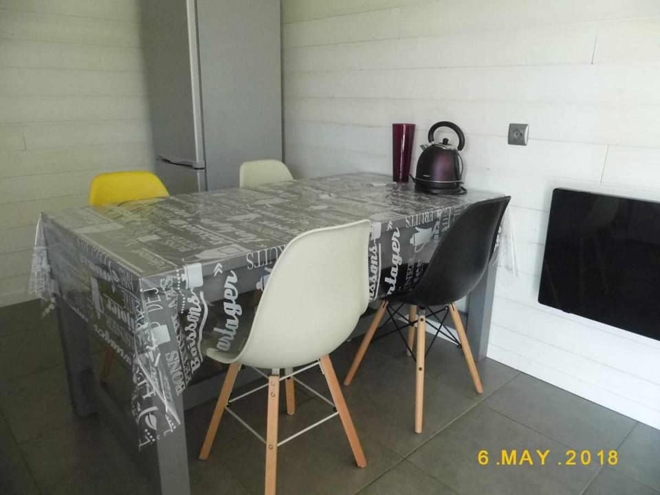 Joli petit T2 calme au bord de leau House in Auvergne-Rhône-Alpes