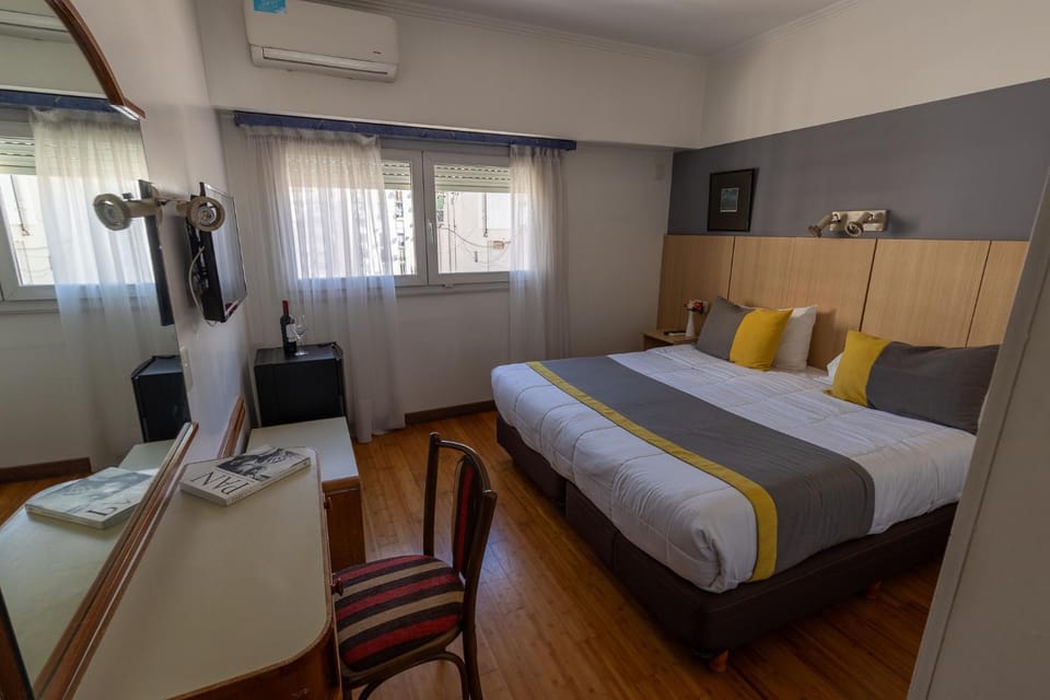 Bed, Photo of the whole room, Bedroom, air conditioner