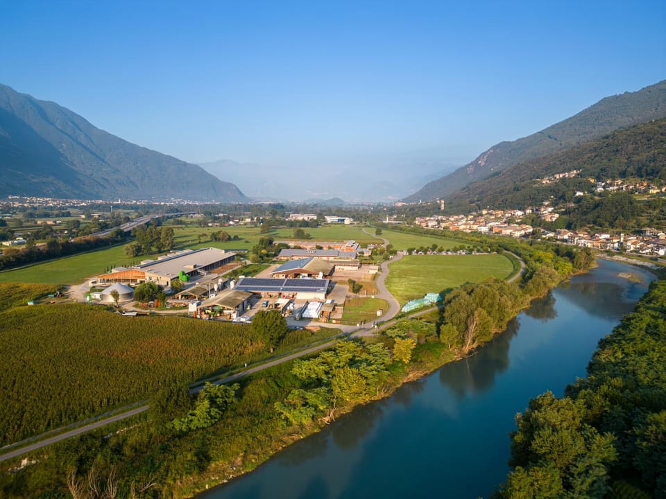 Spring, Day, Neighbourhood, Natural landscape, Bird's eye view, City view, Mountain view, River view
