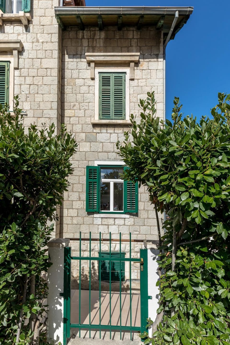 Facade/entrance
