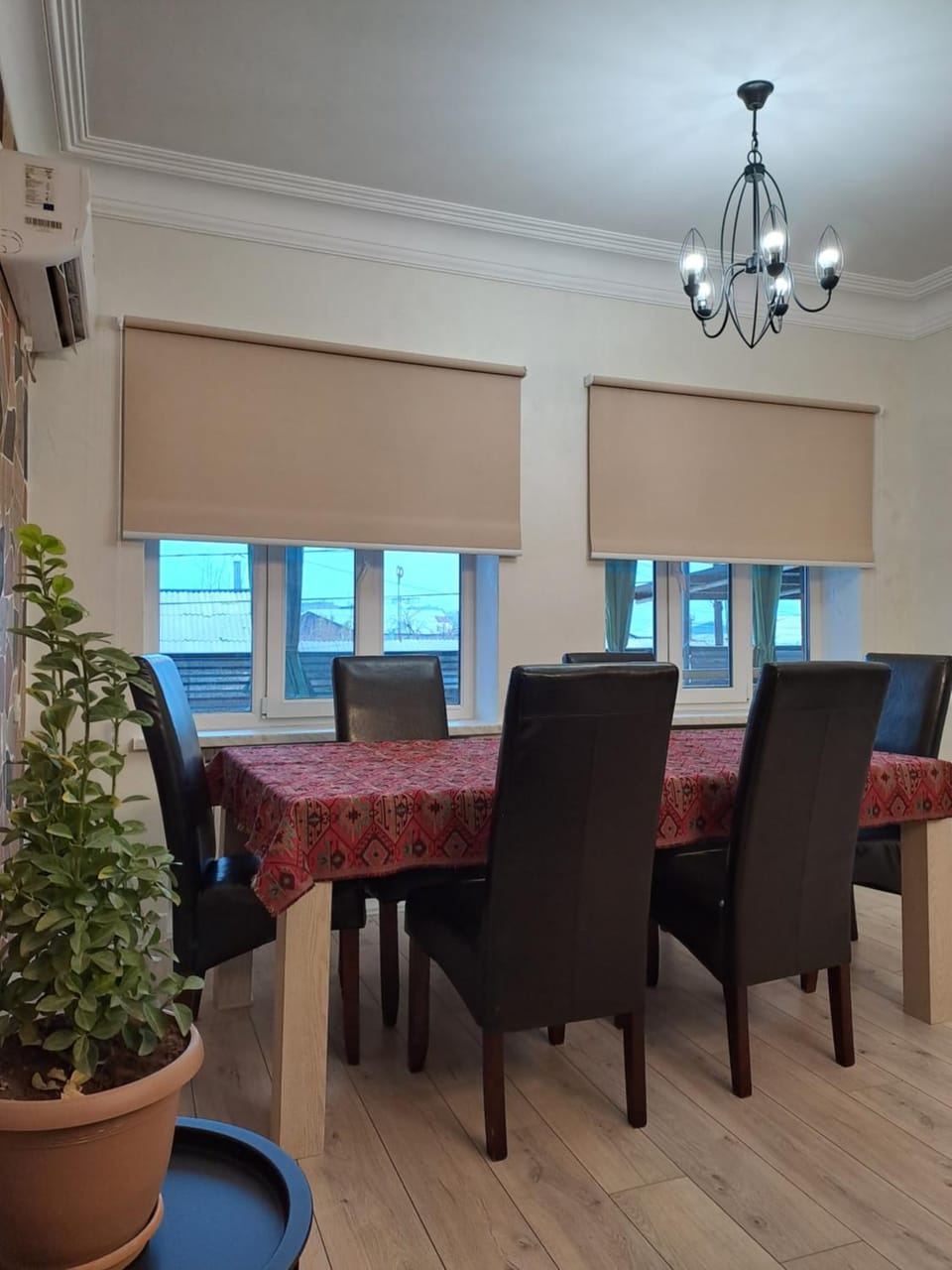 Seating area, Dining area