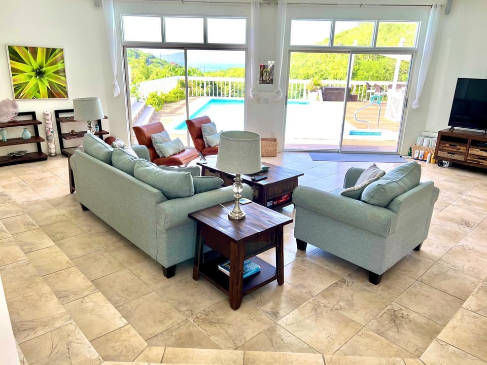 TV and multimedia, Living room, Seating area, Pool view