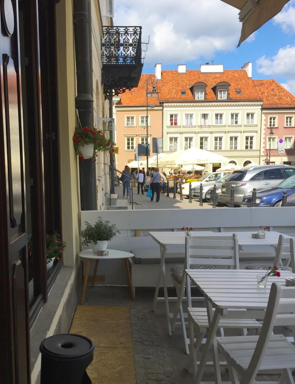 Restaurant/places to eat, Street view, Location