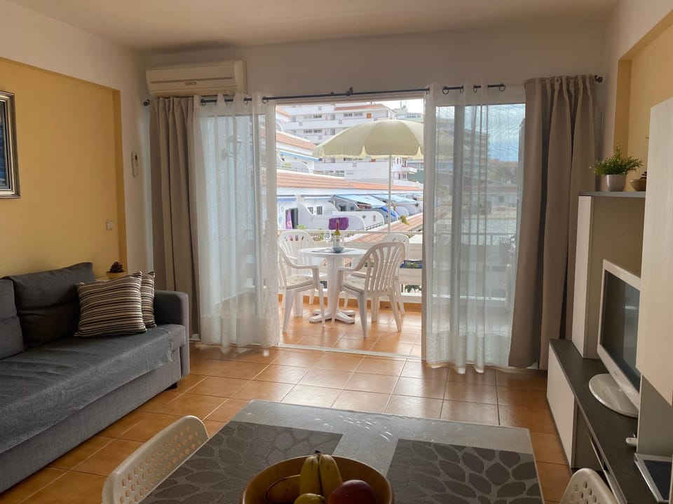 Living room, Photo of the whole room
