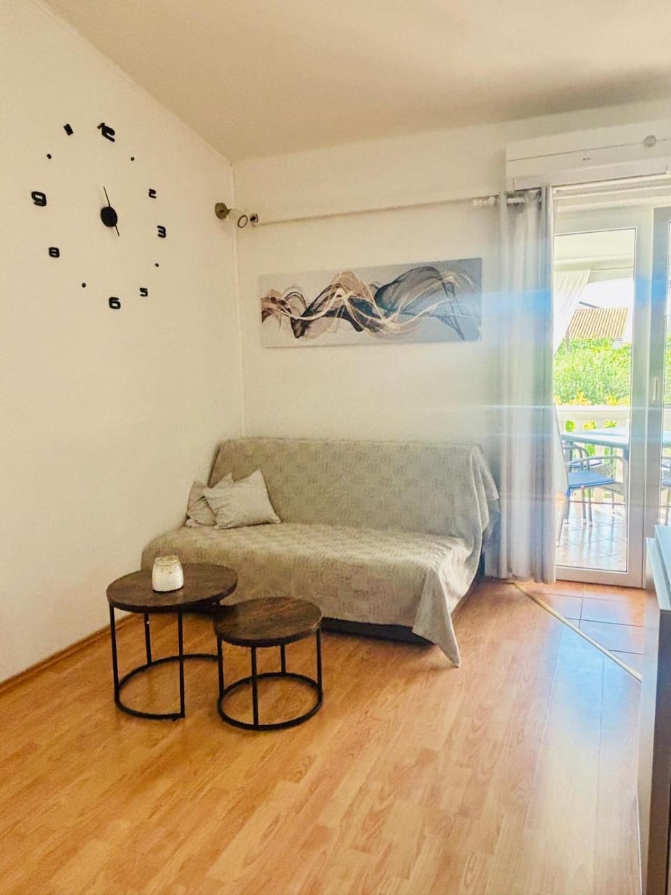 Bed, Living room