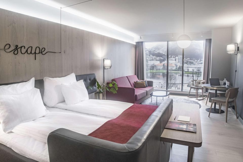 Bed, Living room, Photo of the whole room, Seating area, Bedroom, On site