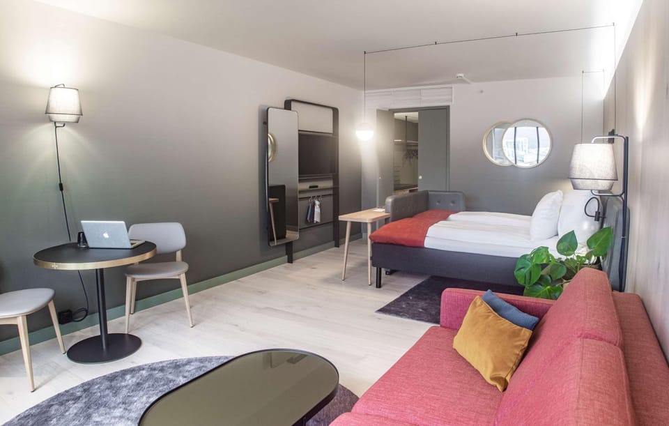 TV and multimedia, Photo of the whole room, Seating area, Bedroom, On site