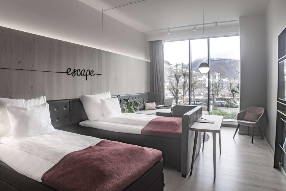 Bed, Natural landscape, Photo of the whole room, Seating area, Bedroom, On site, Mountain view