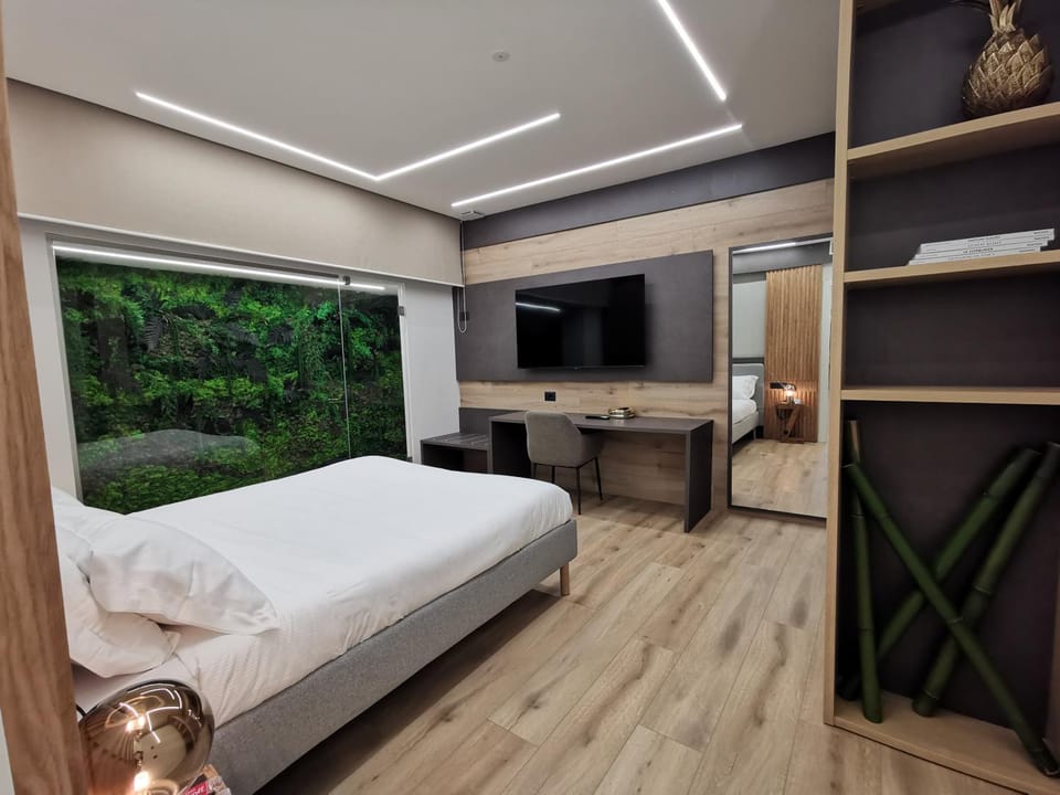 Bed, TV and multimedia, Bedroom, wardrobe