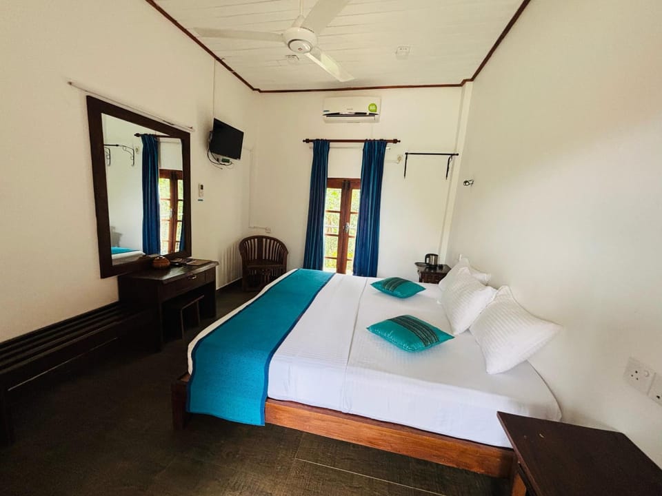 Bed, TV and multimedia, Photo of the whole room, Bedroom, air conditioner