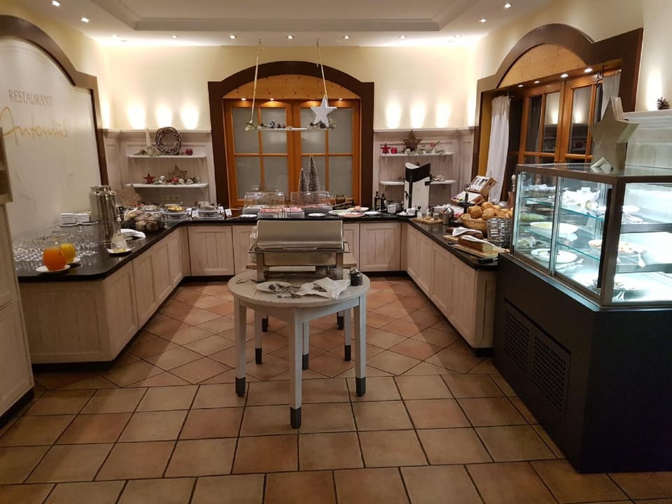 Food and drinks, Food, Continental breakfast