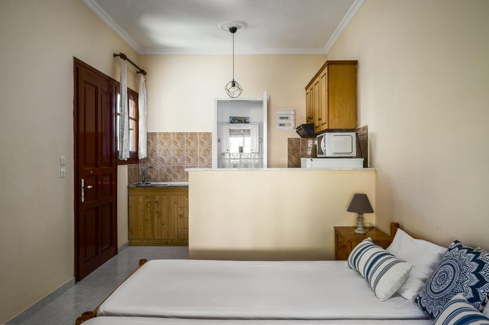 Bed, Kitchen or kitchenette, Photo of the whole room, Bedroom