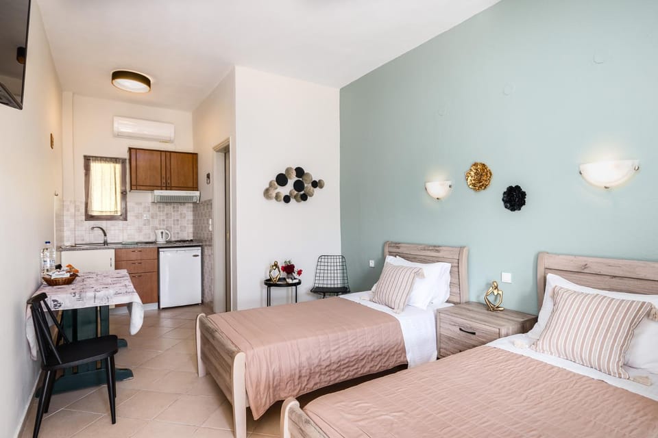 Bed, Kitchen or kitchenette